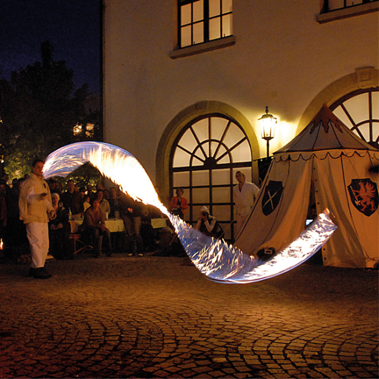 Künstler und Zelt bei der Kulturnacht