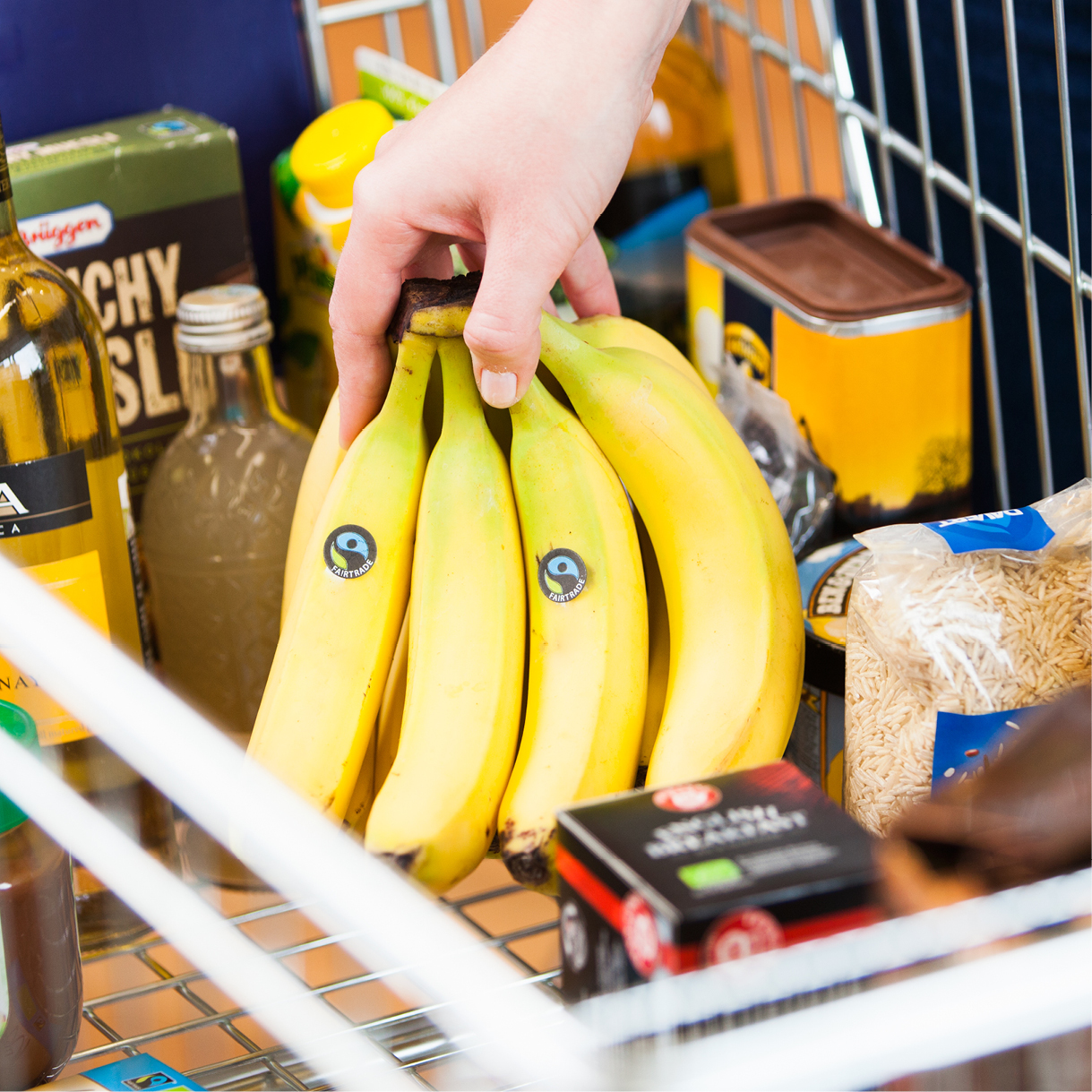 Faitrade Bananen im Einkaufswagen